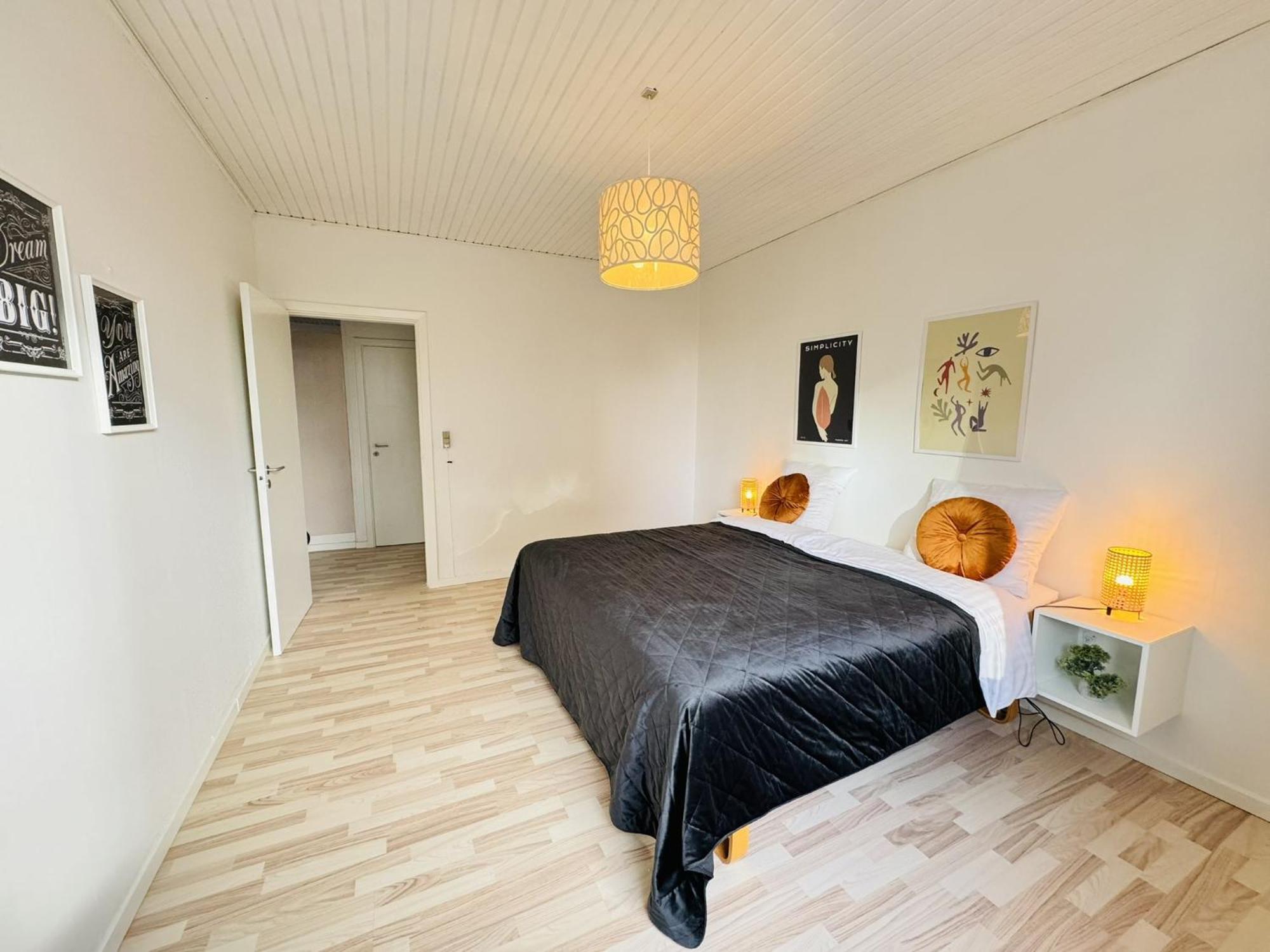 Aday - 4 Bedrooms In Lägenhet